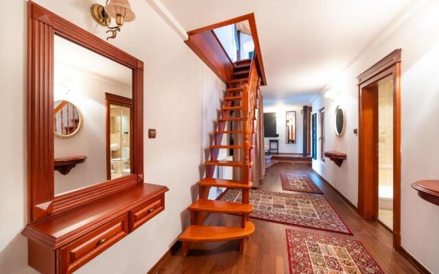 5BR 2BATH Masarykovo nábřeží apartment