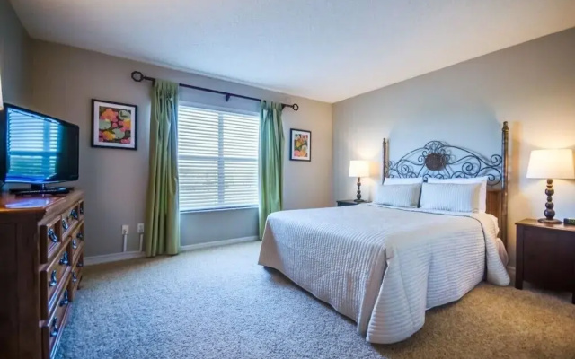 4 Bedroom Home with Pool Table