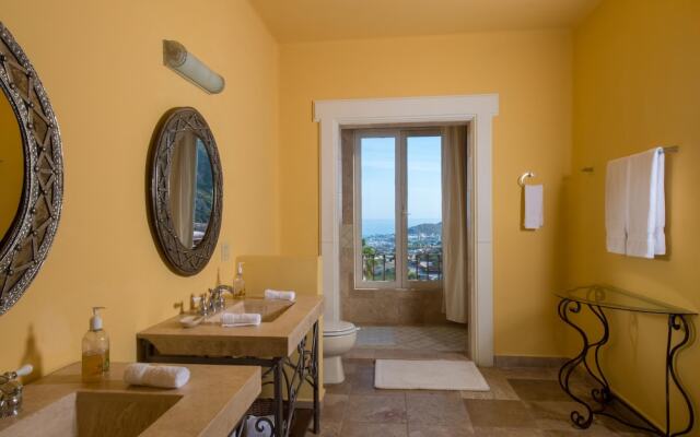 Ocean View 4BR Villa Steps From Cabo: Villa Haydee