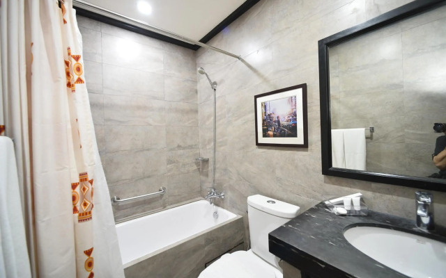 Paragon Hotel and Suites
