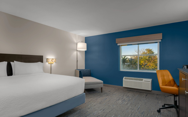 Holiday Inn Express & Suites Kendall by IHG