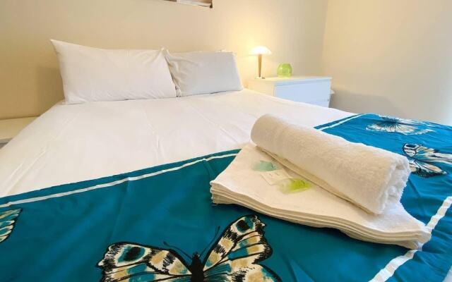 Glasgow Ellerslie Path 2bd Home - Parking