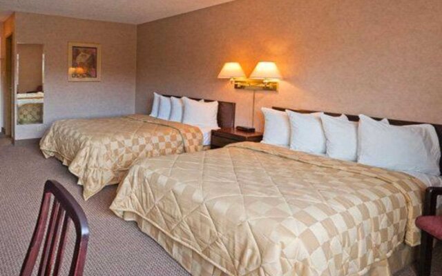 Econo Lodge & Suites