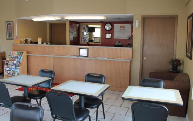 Continental Inn & Suites Nacogdoches TX / SFA  University/Downtown