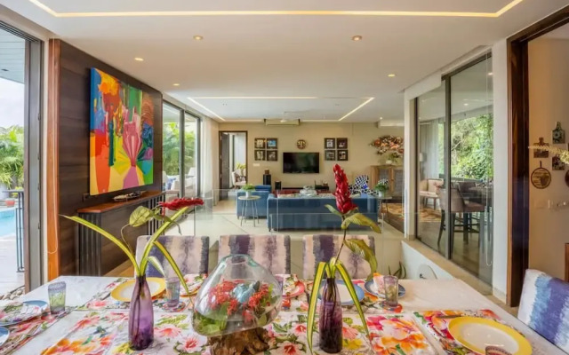 Avior by Hireavilla - 4BR w Infinity Pool in Parra