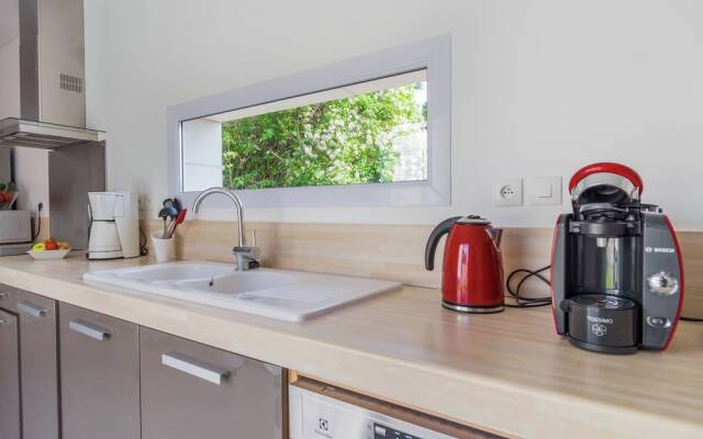 Luxury Holiday Home With Lawn in Beaumont-en-véron Near Chinon