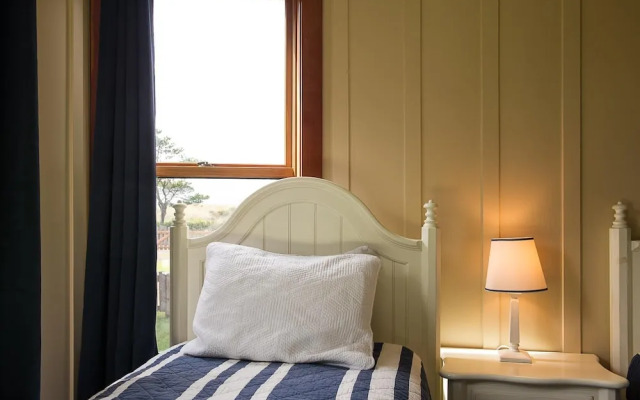 The Tides 4 Br home by RedAwning