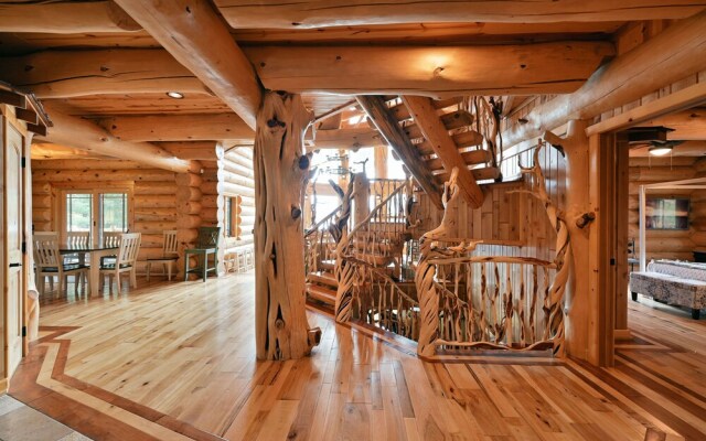 Osprey Lake Cabin 4 Bedroom Home by RedAwning