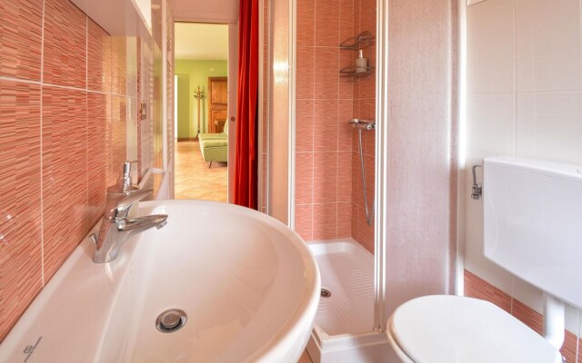 Beautiful Apartment in Monforte D'alba With 1 Bedrooms