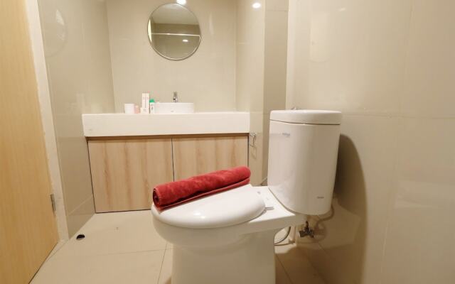 Classic Studio Tree Park Apartment near ICE BSD By Travelio