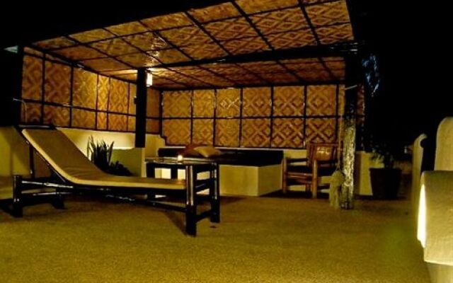 Charts Resort & Art Cafe