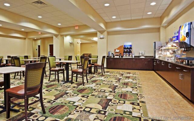Holiday Inn Express Hotel and Suites Statesville by IHG