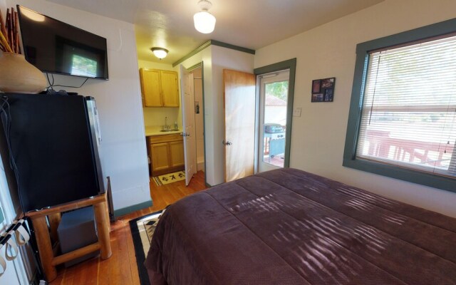 The Cozy Kokopelli Studio Cabin