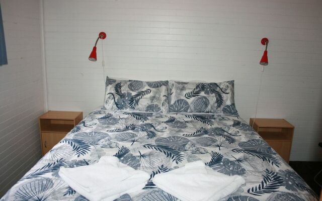 Seaview Holiday Park and  Hostel