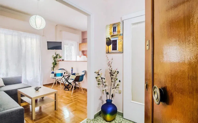 Elegant and renovated flat in Dafni