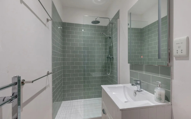 JOIVY Glamorous 3-Bed Flat Near City Centre