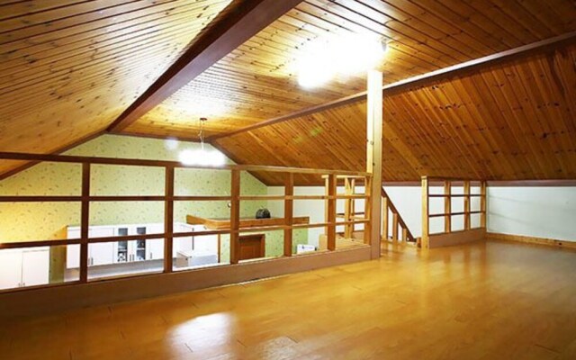 Hongchen Happiness Yard Pension