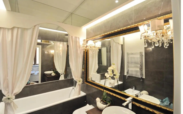 Luxury Navona Apartments by Flatinrome