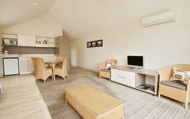 Hananui Lodge and Apartments