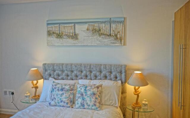Penthouse Swansea Marina City Centre 100m from Beach