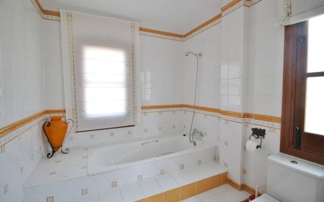 1055 Villa Cerrillo