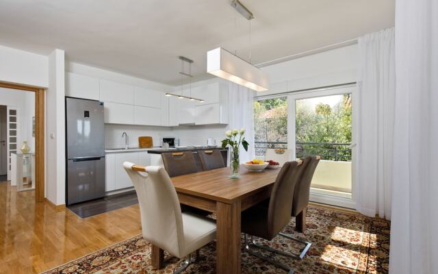 Luxury beach apartment private parking