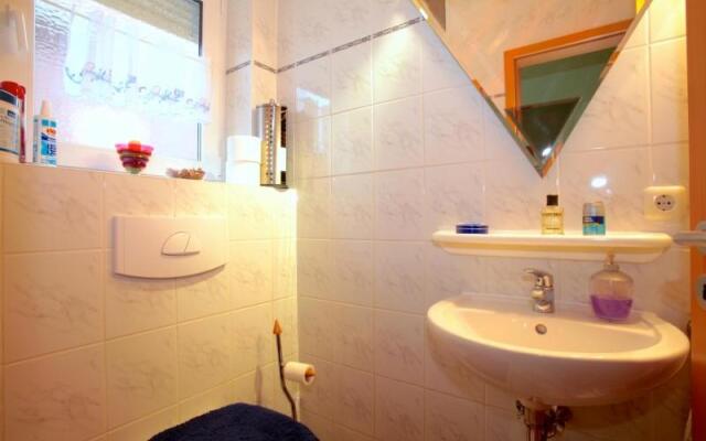 4526 Private Single Rooms