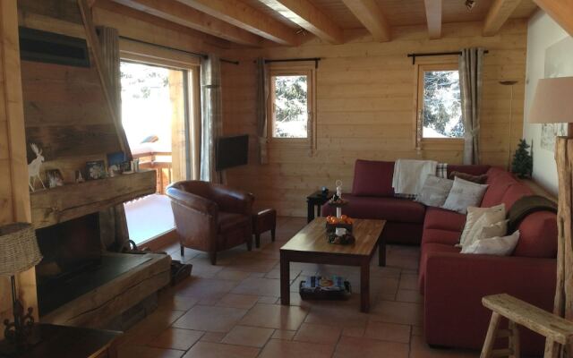 Sunny Chalet in Les Gets with Jacuzzi