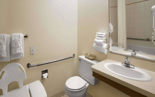 Super 8 by Wyndham Slave Lake AB