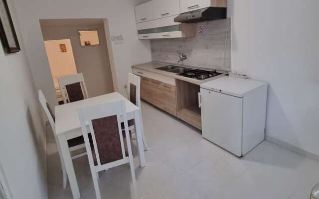 Four Bedroom apt w Patio Close to Beach and Center