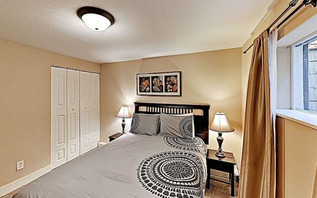 Charming & Warm Private 'in-Town' Home by RedAwning