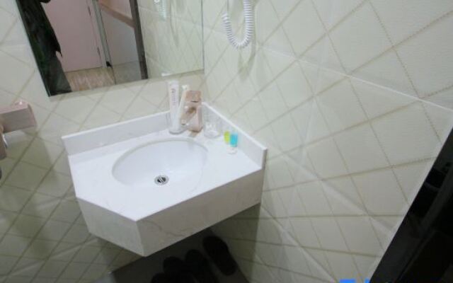 Shanghai Yajing Business Hotel (Xinhua Hospital Branch)