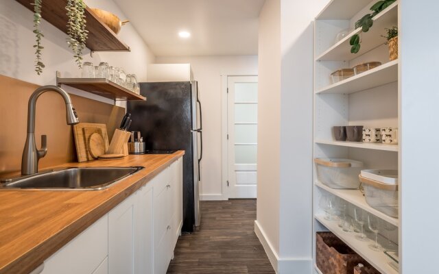 Cozy Fully-Equipped 2 Bedroom Suite