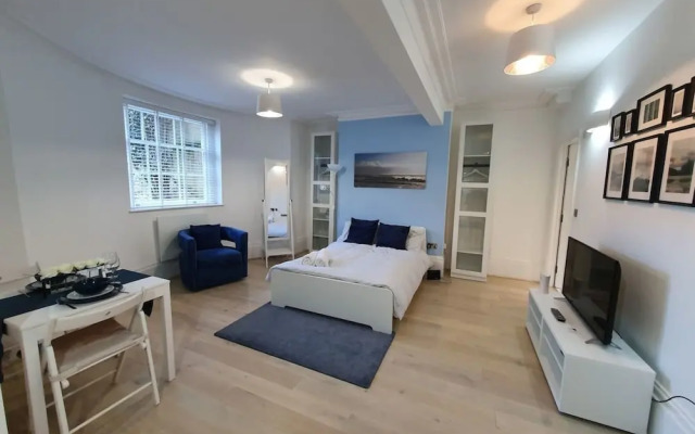 Lux Kings RD City Centre Studio Apartment Reading