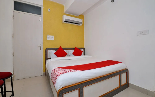 OYO 15164 Hotel Shree Radhey