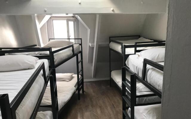 Heroes Hotel - Hostel