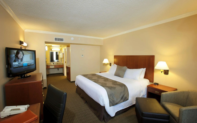 Best Western Plus Lamplighter Inn & Conference Centre
