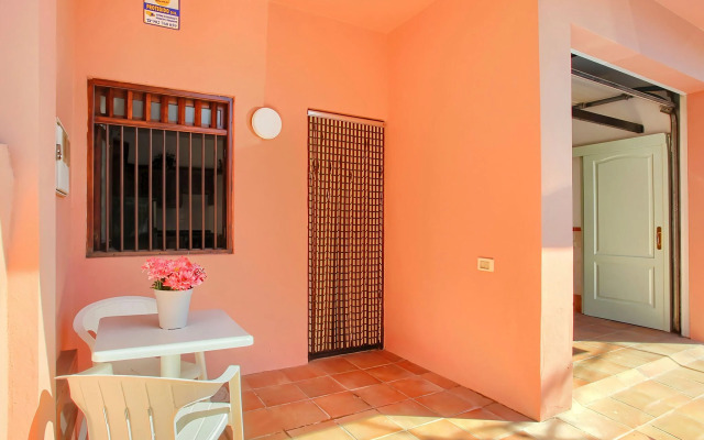 Traditional holiday home in Arico with garden