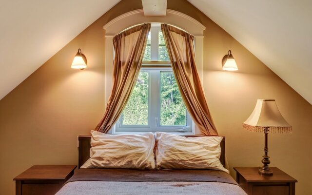 Parker by the Sea - Quaint Apartment with Beach Access