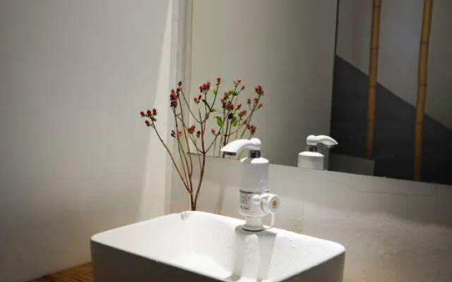 Xia Senlin Eco-friendly Hostel (Shaoxing Lu Xun's Hometown Subway Station Yintai City)