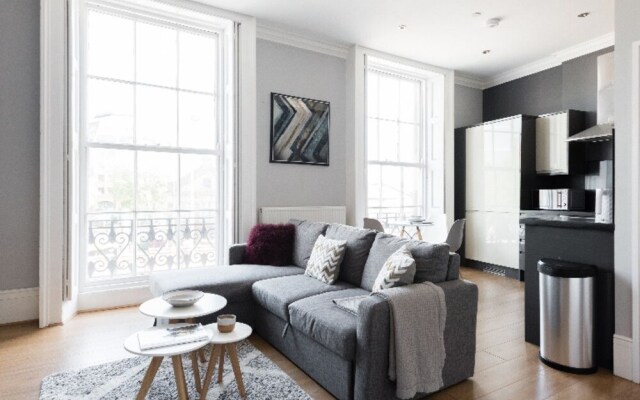 The Riverside Escape - 3bdr in 3 Central Apartments