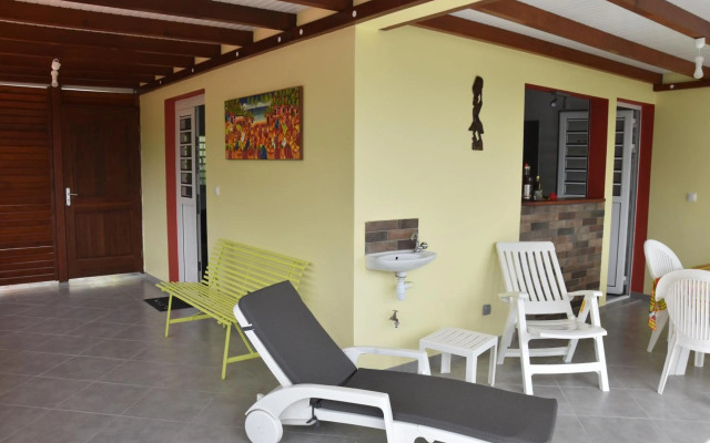 Haut de villa dans son écrin de verdure