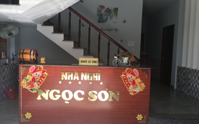 Ngoc Son by OYO Rooms