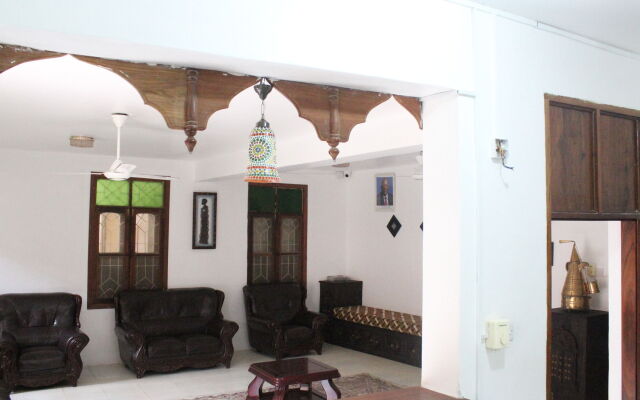 Safari Lodge Hotel