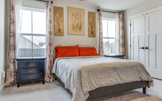 Bright Plainfield Home ~ 14 Mi to Indianapolis!