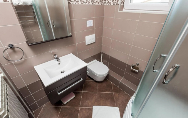 Stunning Apartment in Kustici With 3 Bedrooms and Wifi