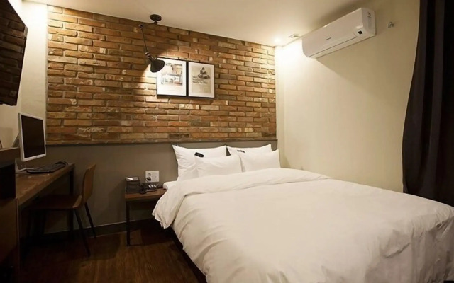 No. 25 Hotel