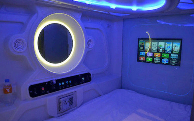 Lavish Capsule