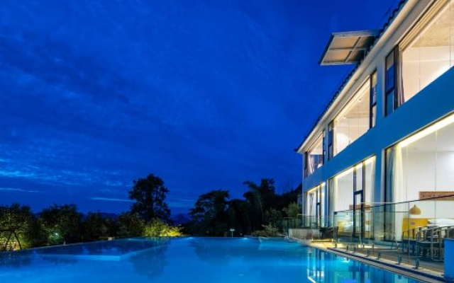 Avatar Mountain Resort—5mins to park gate | Swimming Pool | Free Station Pick-up | Western Cuisine – Pool – Zhangjiajie