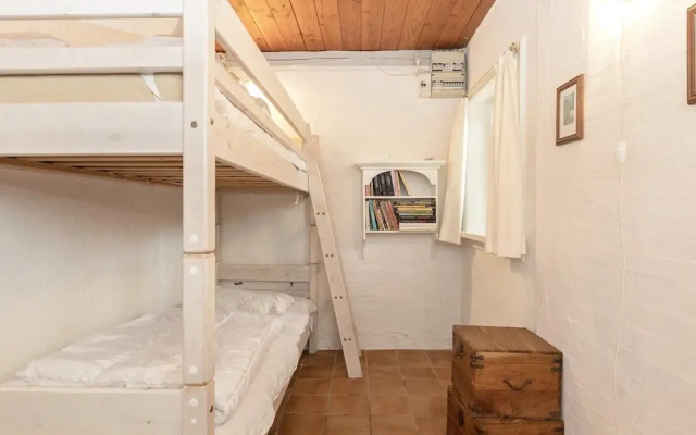 Family Cottage for Eight Guests